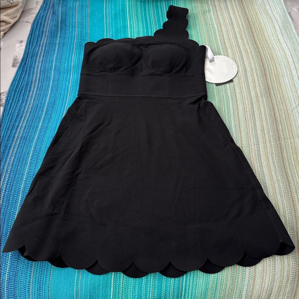 WISKII Black Scalloped One-Shoulder Dress